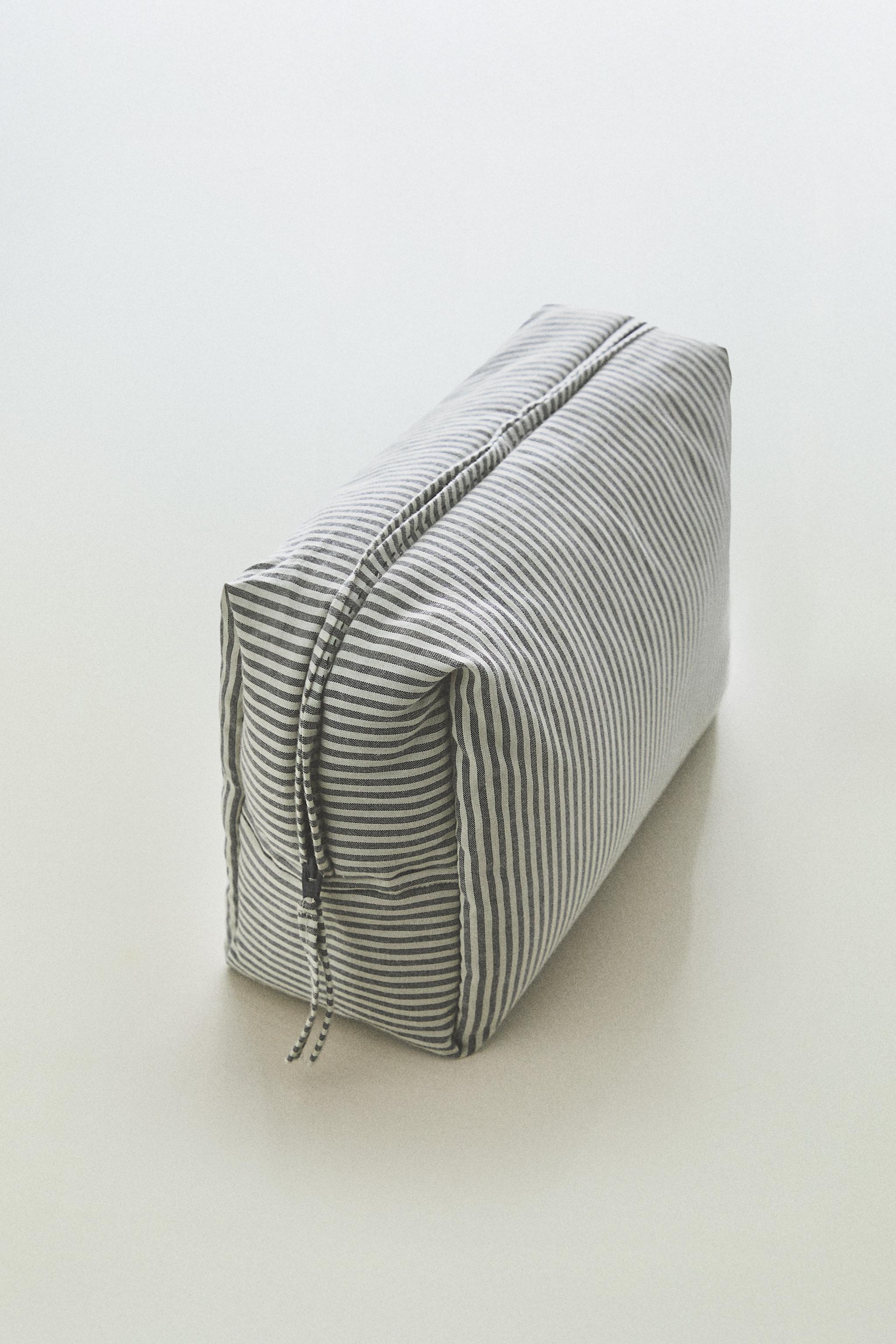 KIDS STRIPED MAKEUP BAG